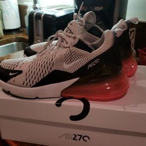 Barely worn Nike airmax 270.